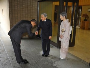 bow_obama_japan