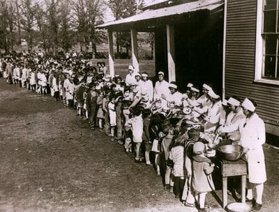 great_depression_soup_line_for_children