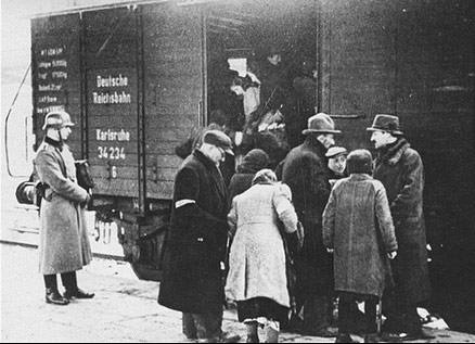 jews-loaded-into-boxcars