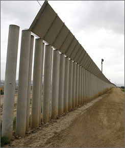 obama-border-fence-2