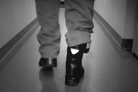ankle-monitor-wikimedia-commons