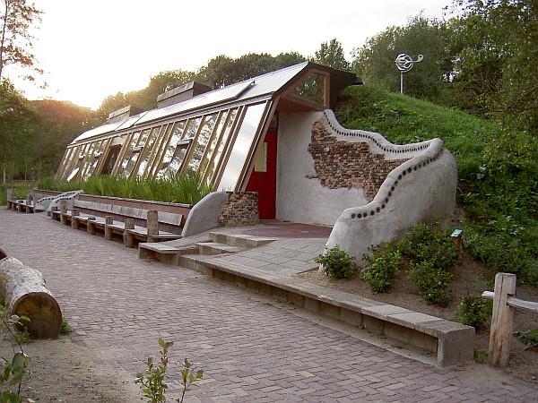 Disaster-Prepared Earthship Bunkers “To Survive The Apocalypse… And Start Again”