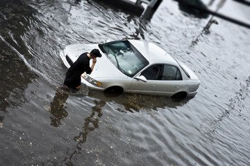 How To Survive A Flash Flood In Your Car