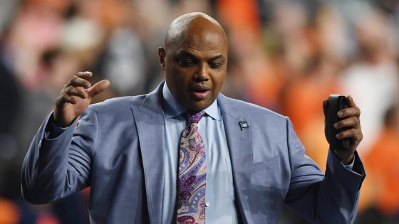 Charles Barkley: “We’re So STUPID Following Politicians”
