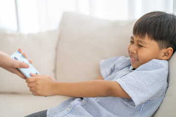 Nearly One Million UK Toddlers Hooked on Social Media